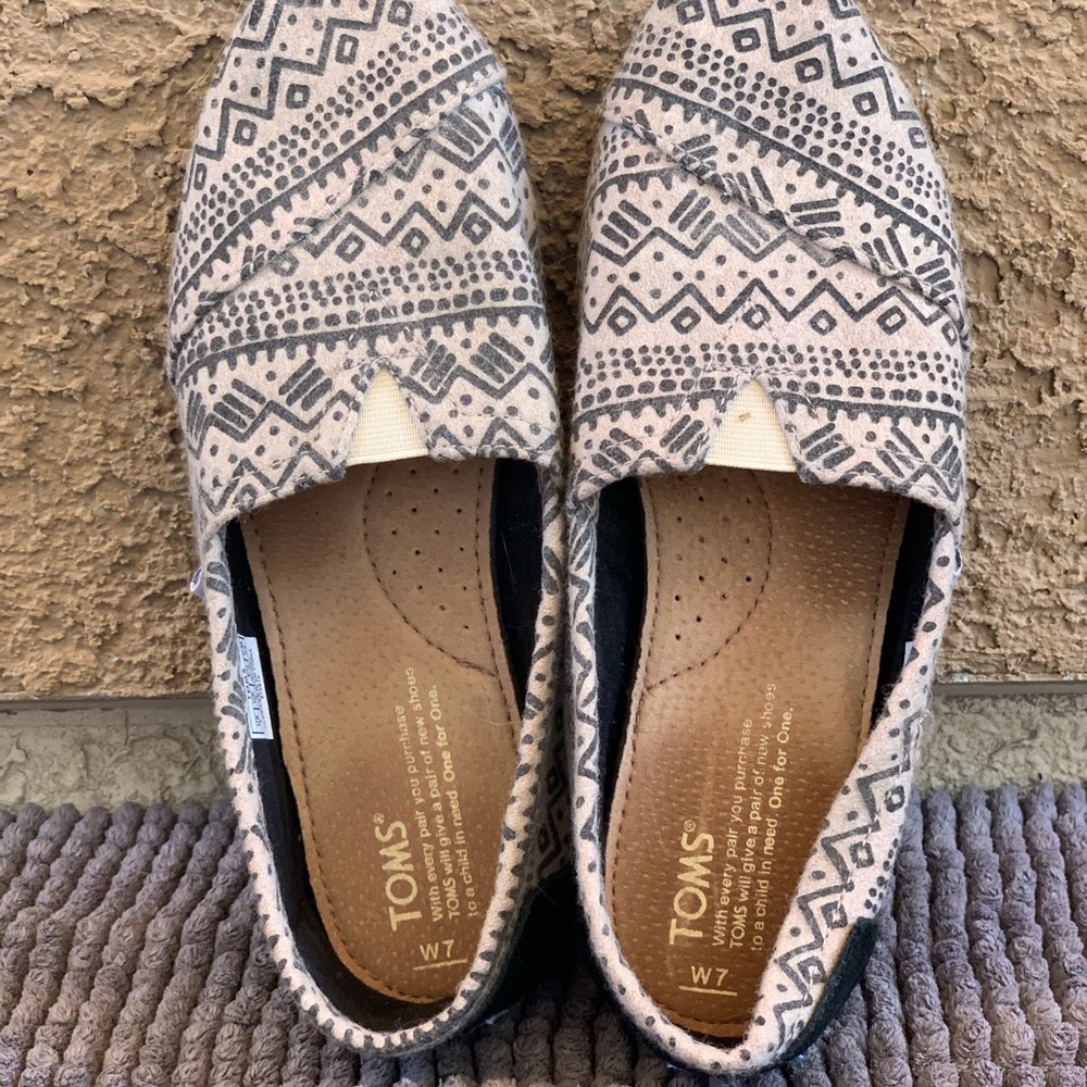Toms - Picture 3 of 4
